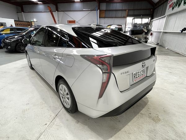2017 Toyota Prius Enterprise New Lynn image 225897