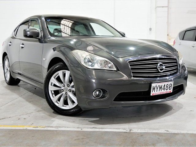 Nissan fuga 2010