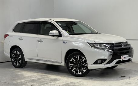 2015 Mitsubishi Outlander G 4X4 PHEV Test Drive Form