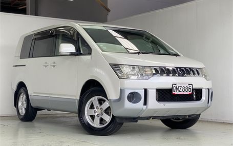 2010 Mitsubishi Delica 8*SEATS WITH R/CAMERA AND ALLOYS Test Drive Form