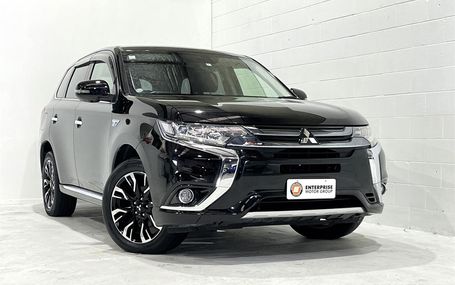 2015 Mitsubishi Outlander PHEV G PREMIUM 4X4 Test Drive Form