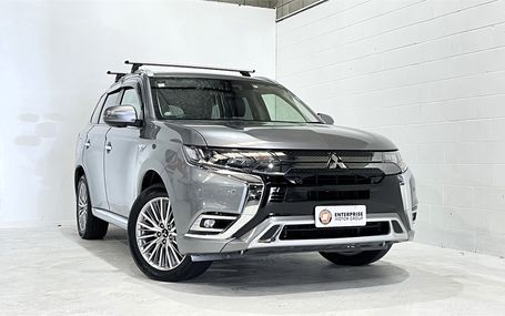 2020 Mitsubishi Outlander G 4X4 PHEV PLUG IN Test Drive Form