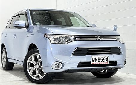 2013 Mitsubishi Outlander PHEV Test Drive Form