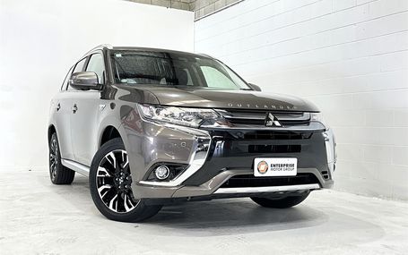 2017 Mitsubishi Outlander G 4X4 PHEV SAFETY Test Drive Form