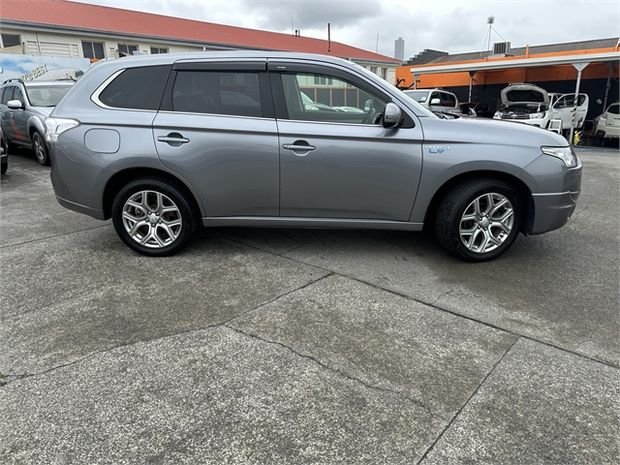 2013 Mitsubishi Outlander PHEV