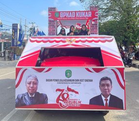 BPKAD berpartisipasi dalam Pawai Pembangunan KUKAR.