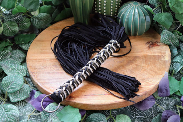 Flogger Just a bite of gold