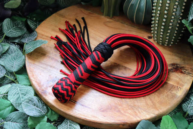 Flogger Les Sequins Rouges