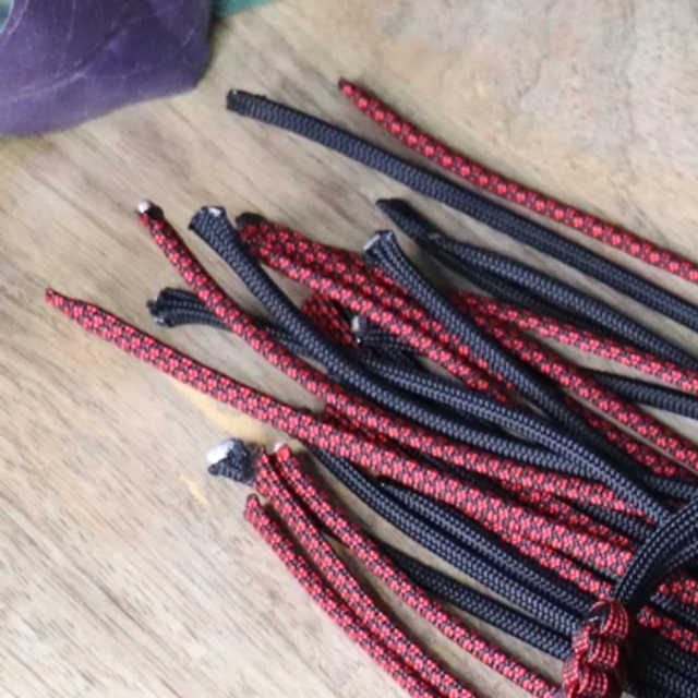 En Rouge & Noir - products.floggers.matter.