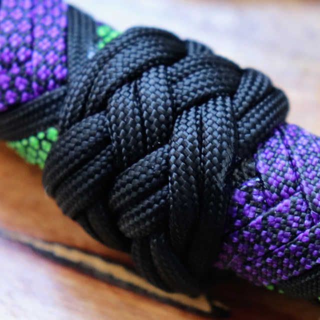 Tara - products.whips.handle-ring.undefined