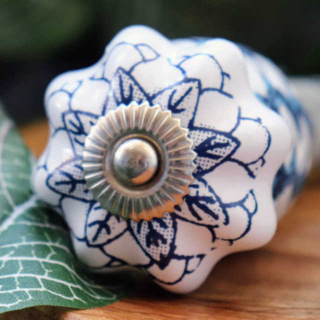 Cloud on Sky - products.whips.knob-decoration.button-blue-ceramic-flower