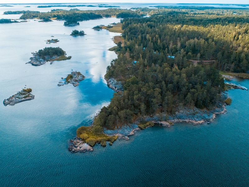 Stugbyn lomakylän maisemaa