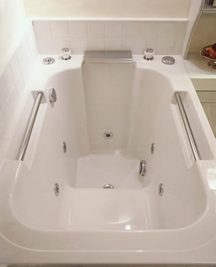 An early Imersa. Note that modern hydrotherapy jets would be smaller and flush-fitting.