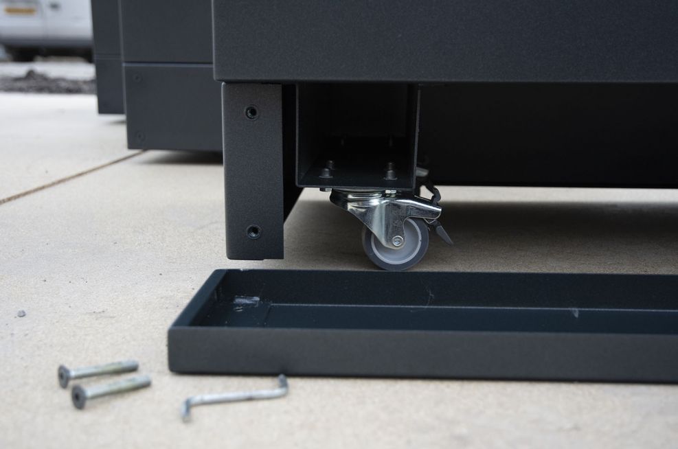 moveable outdoor planters with hidden castors