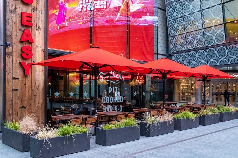 Planters for restaurants and outdoor dining areas IOTA