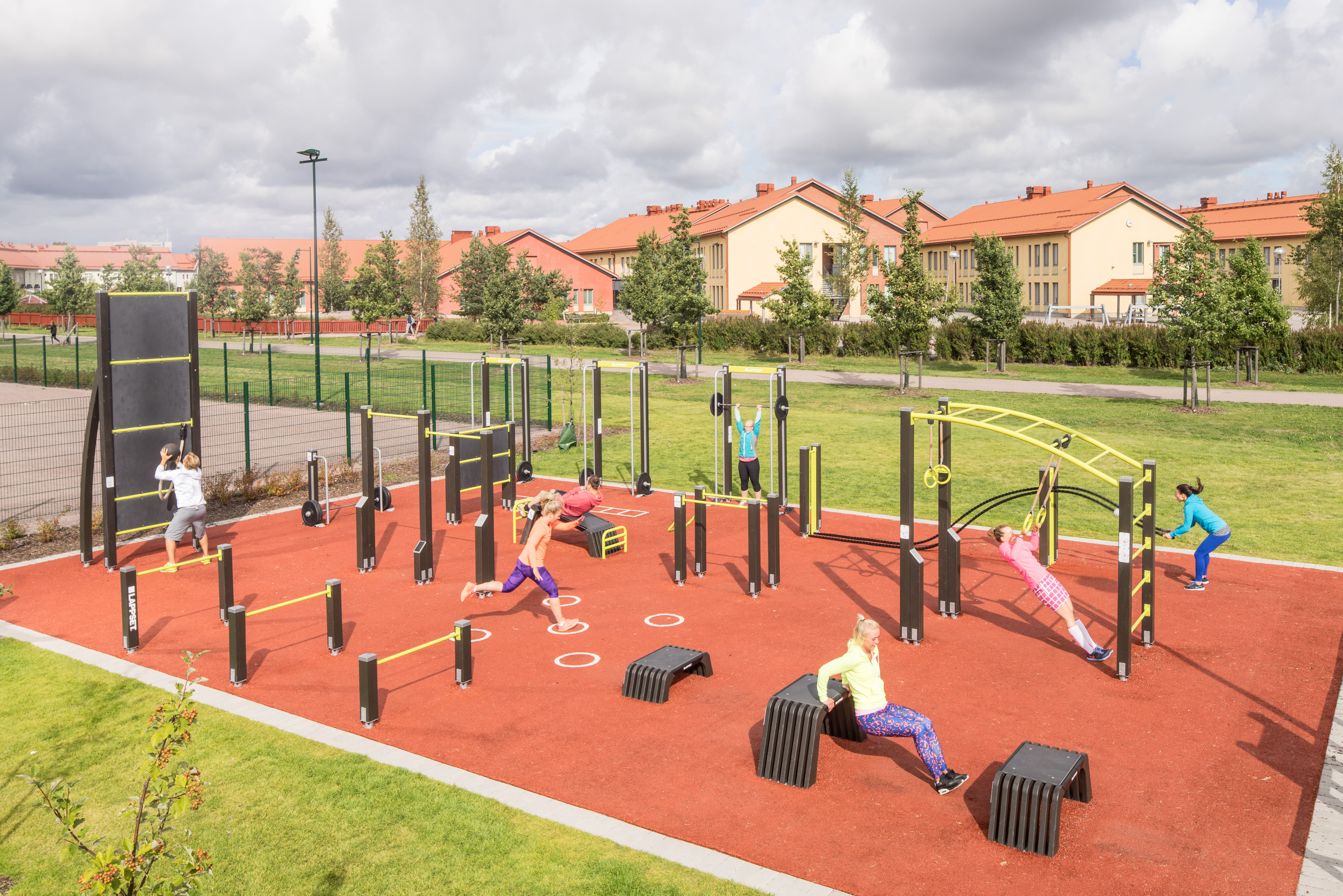 Outdoor exercise equipment and tutorials