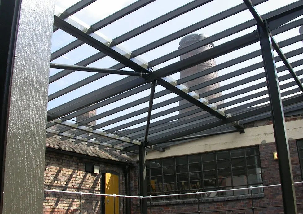 Skyline Box patent glazing installation - Roslyn Works