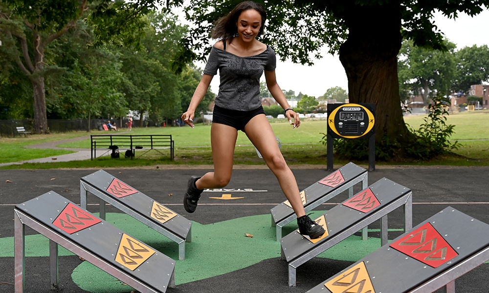 Teenage girl quickly traverse the ACTI'Ninja Slanted Steps (J5901)