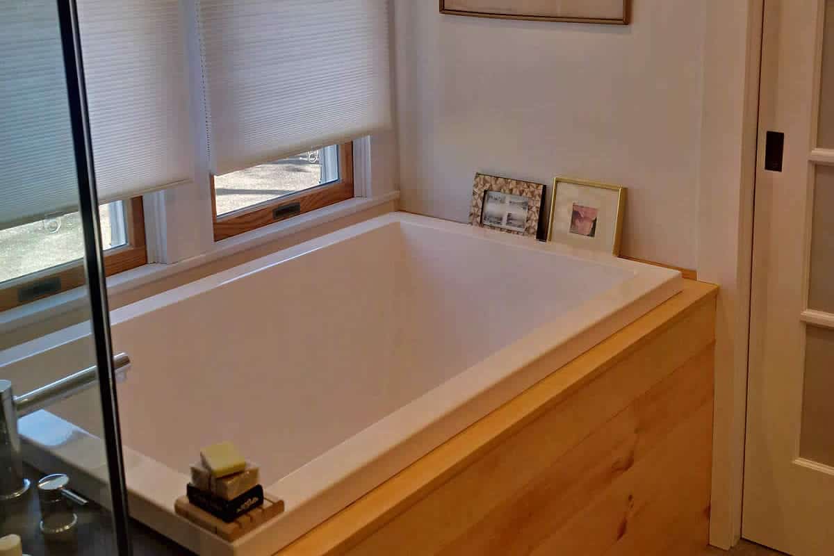 Calyx Deep Soaking Tub