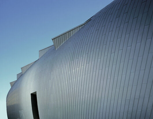 Kiasma, Museum of Modern Art / Steven Holl Architects. Image Courtesy of RHEINZINK