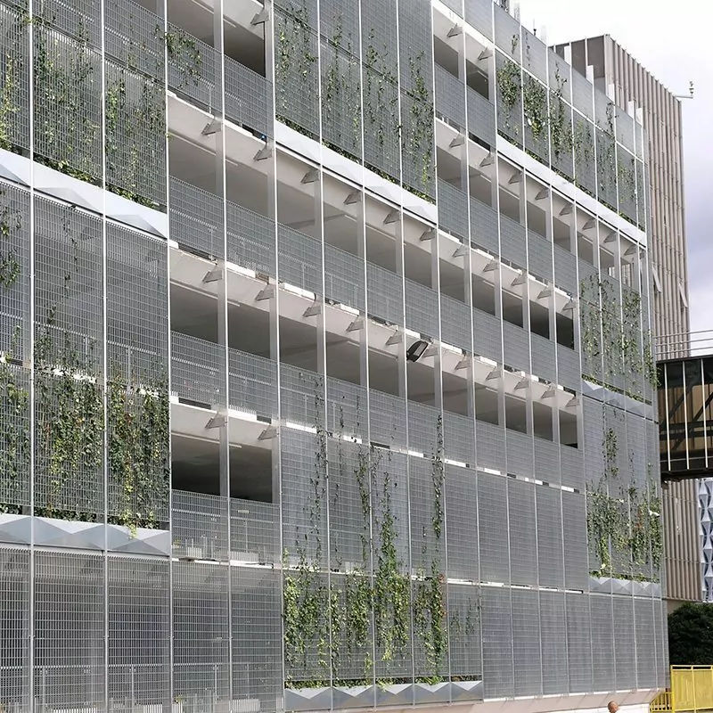 Stereo-3 grating creates green wall at car park - Covent Garden