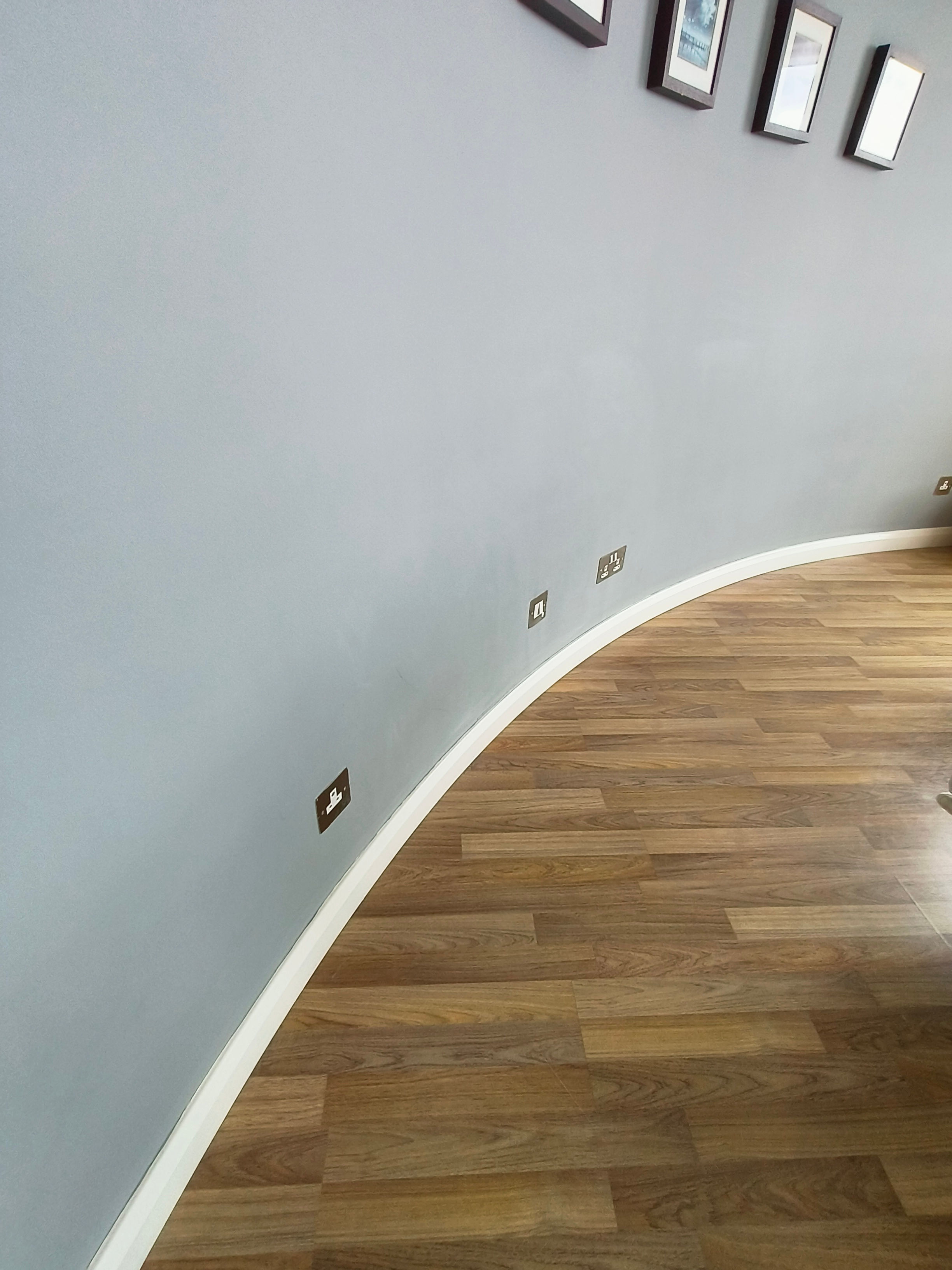 Shadow gap beads are suitable for curved walls