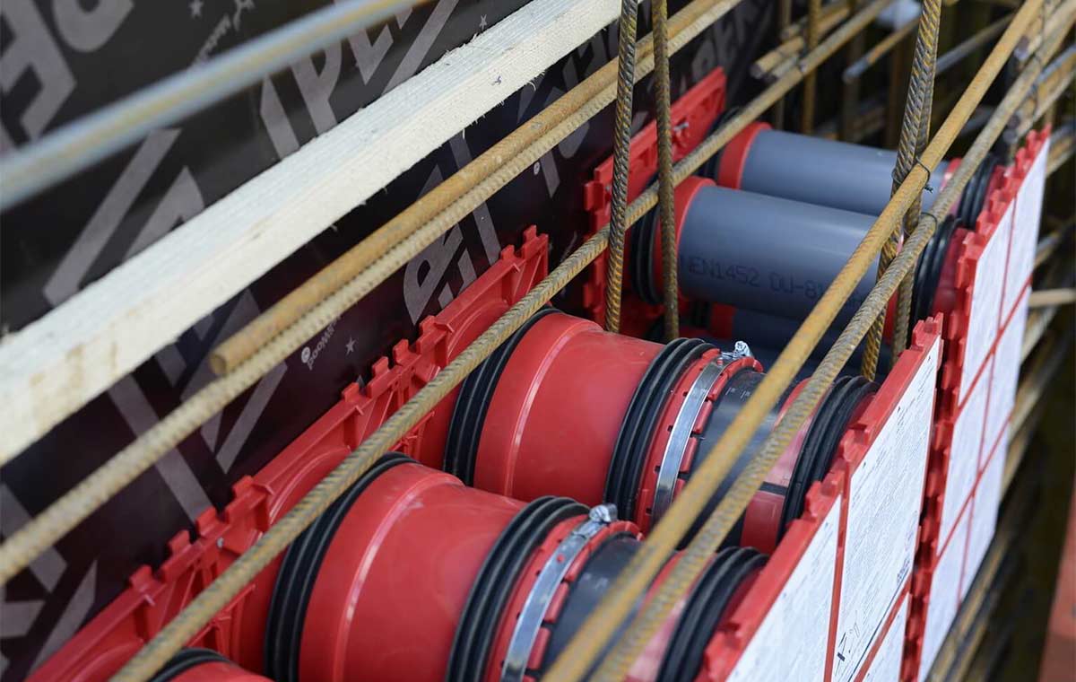 Mechanical press seals for service entries