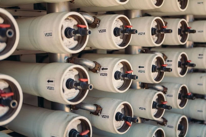 Veolia explains what reverse osmosis is, how it works, the benefits, and who uses it