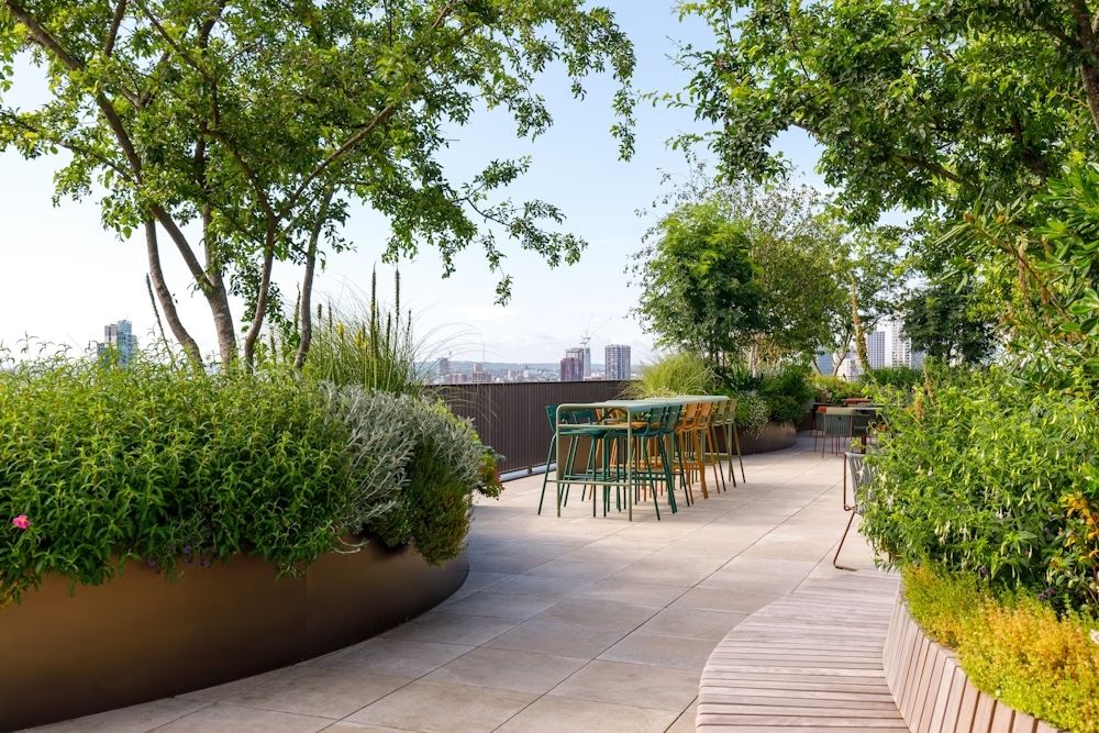 Curved planter on rooftop terrace