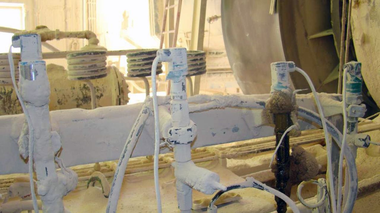To increase energy efficiency, cement plant raw materials can be preheated prior to entering the kiln