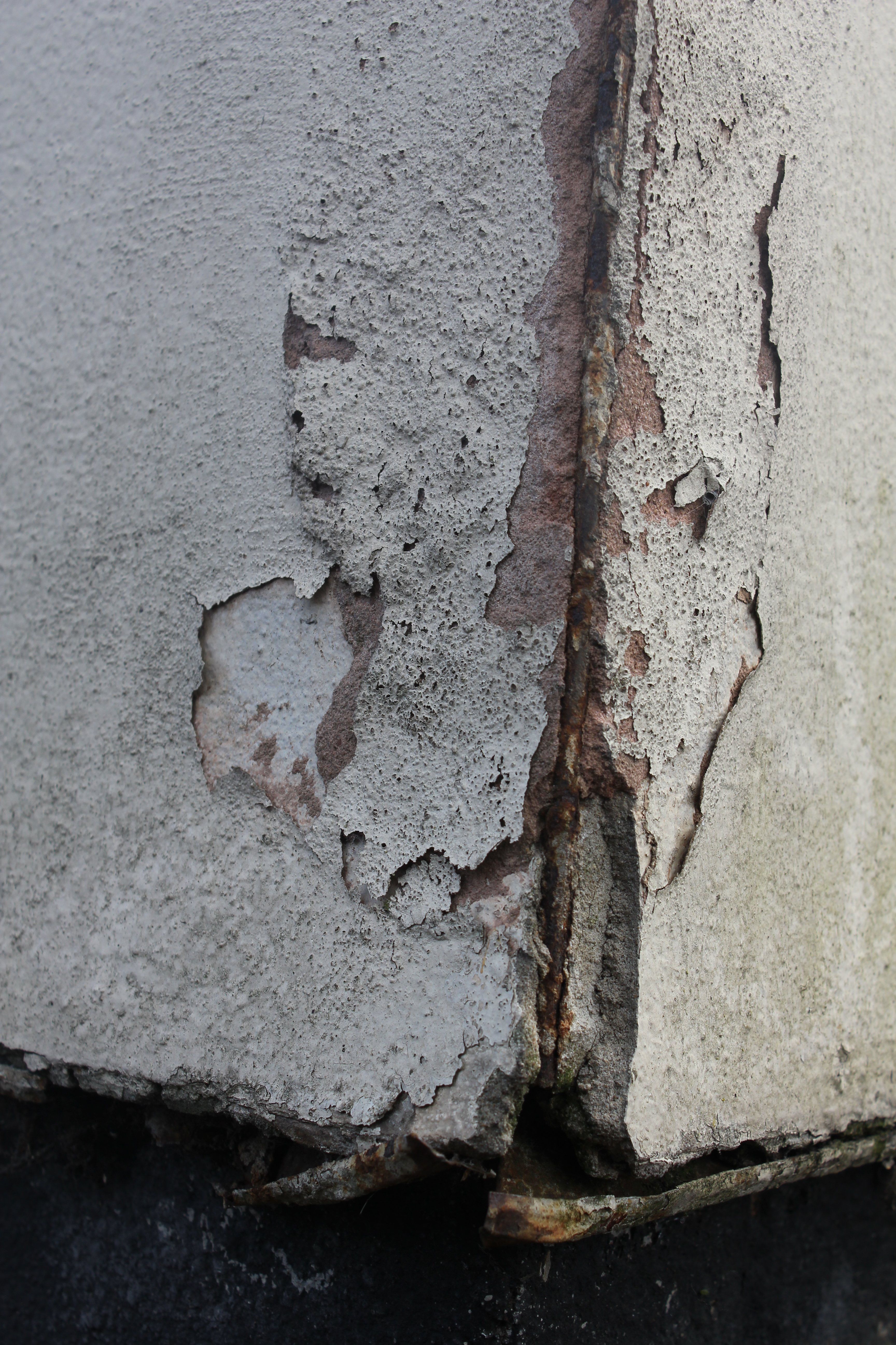 The use of steel beading can degrade building aesthetics over time, due to visible rusting and potential damage to the render