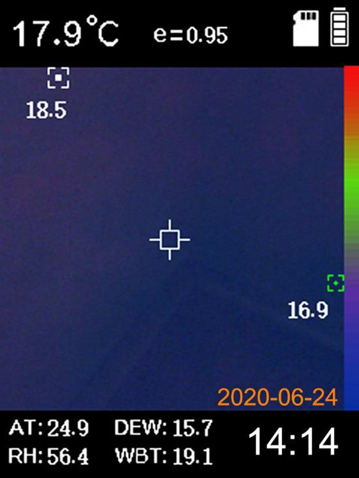 PCE-TC 25 showing the corner of a ground floor room in summer