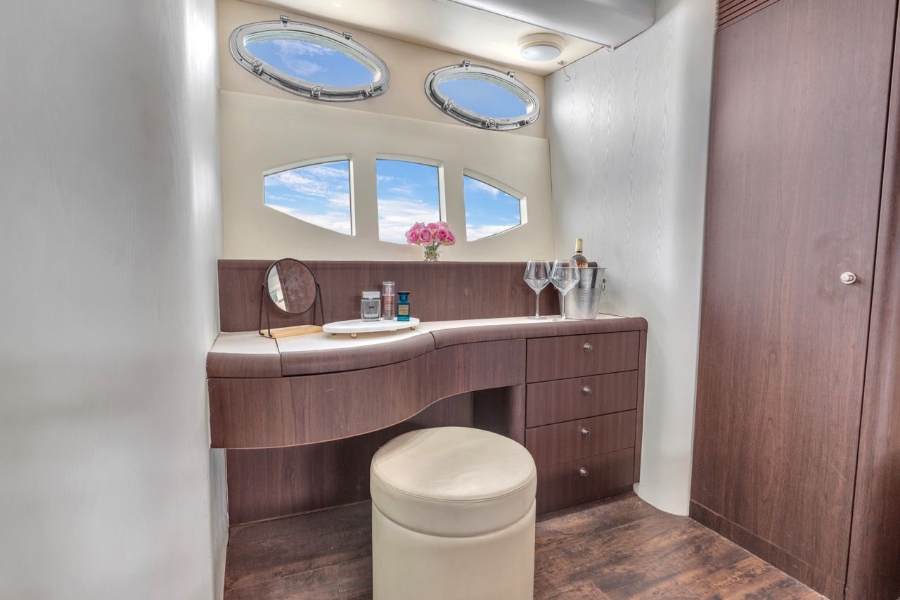 72ft Uniesse