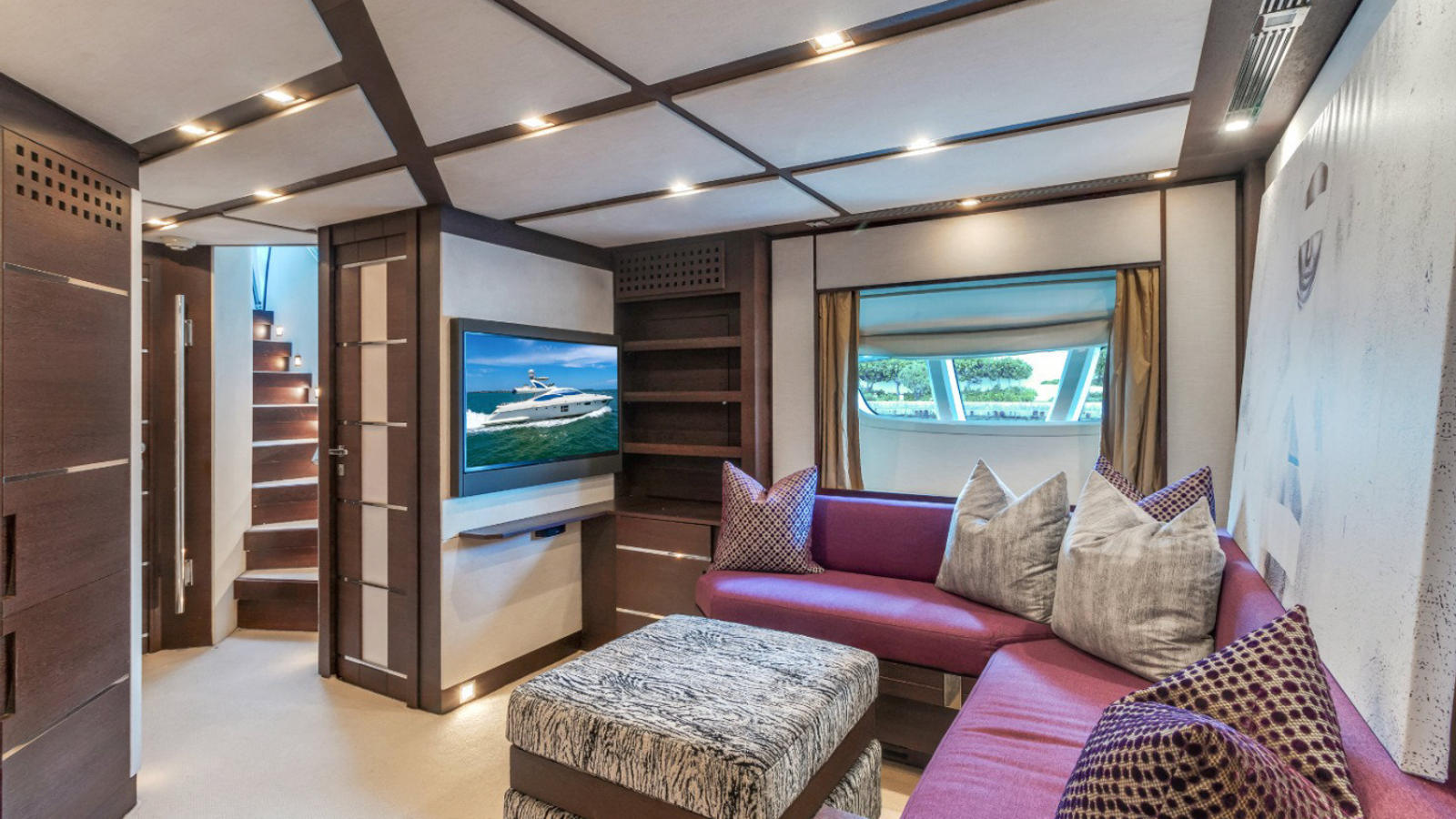 103ft Luxury Azimut w/ Toy 19