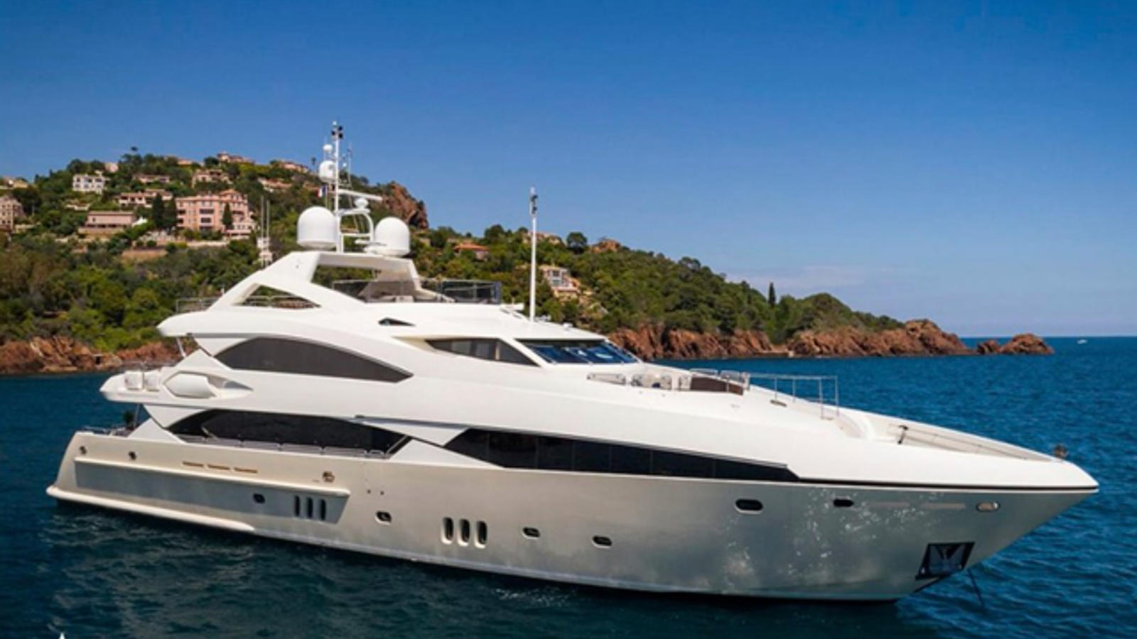 131ft Sunseeker 1