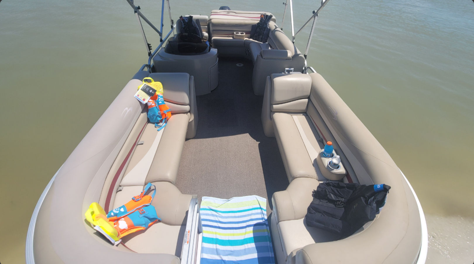25ft Bennington Marine