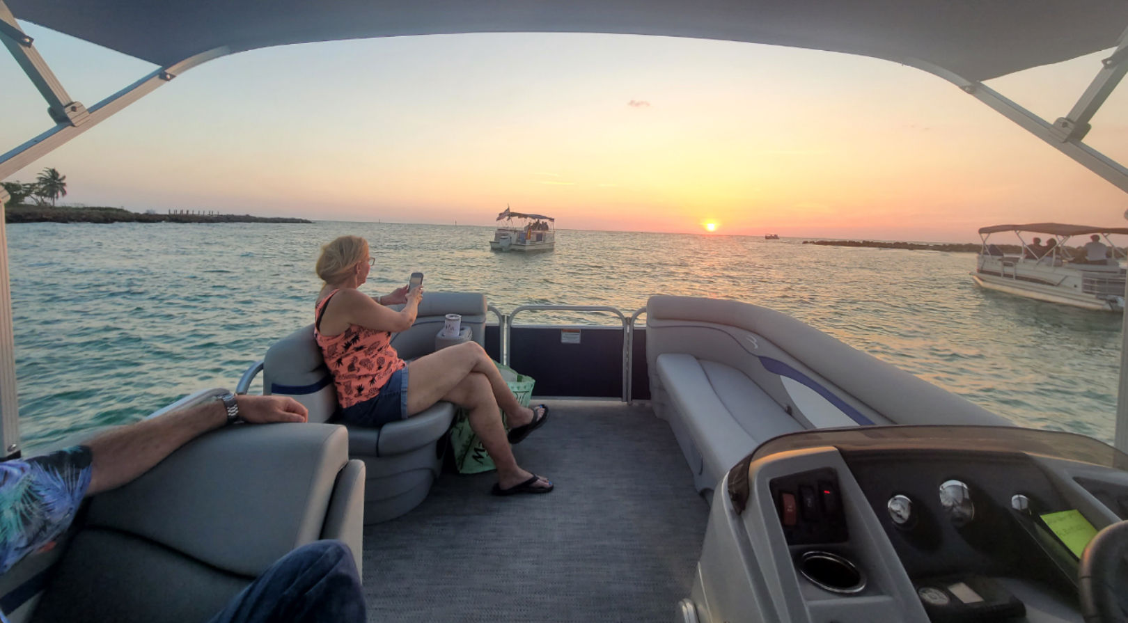 25ft Bennington Marine