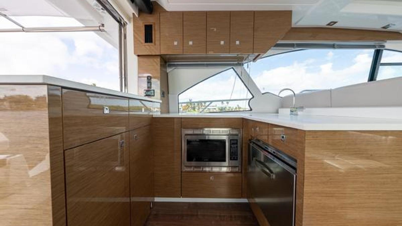 50ft Cruisers Yacht 6