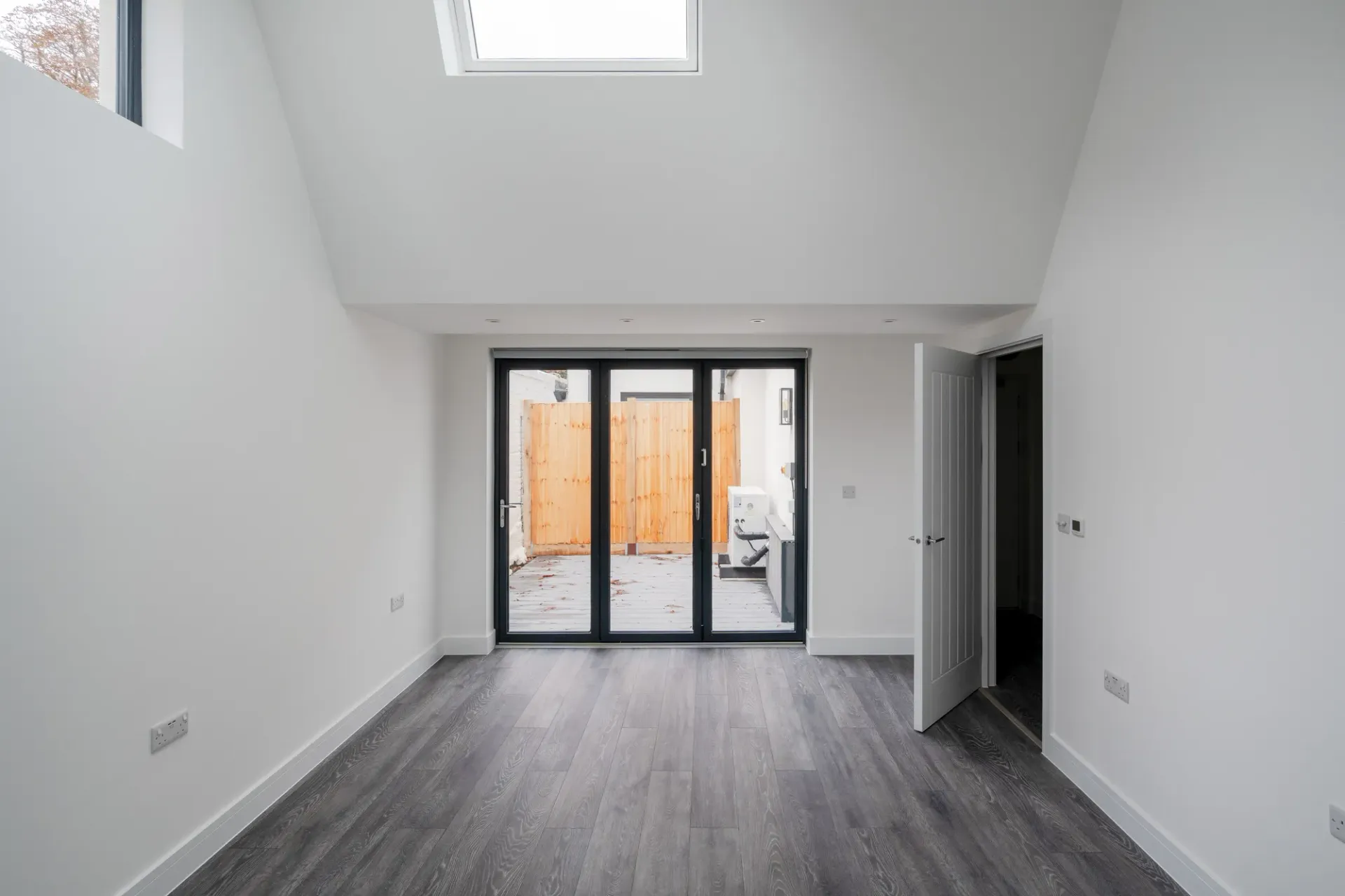 1 bed ground floor flat to rent in Tavistock Road, London, E7 - Property Image 1