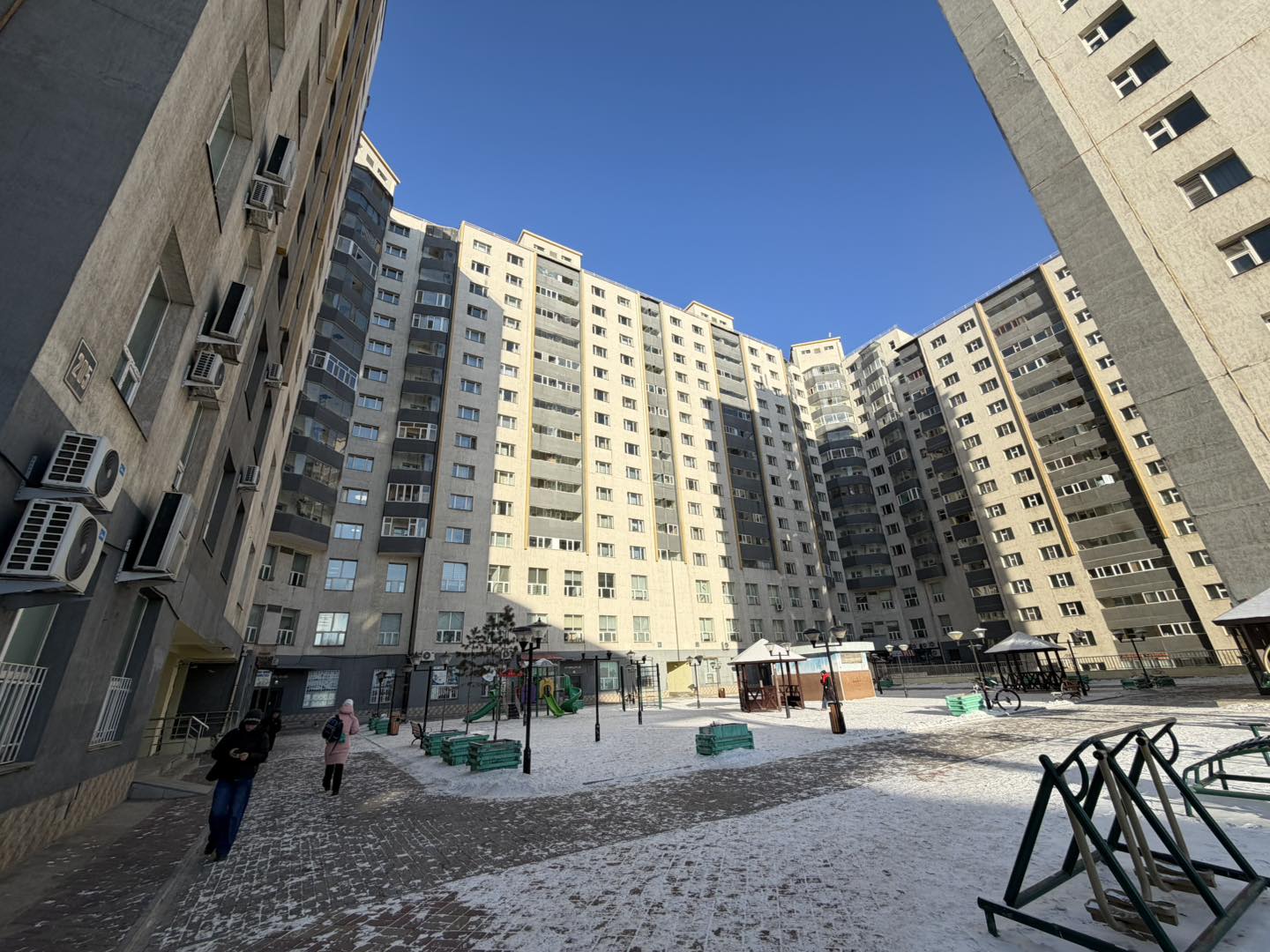 БЗД, зүүн дөрвөн зам, Зүүн хүрээ хотхонд саруулхан цэвэрхэн 2 өрөө (65мкв) байр зарна.