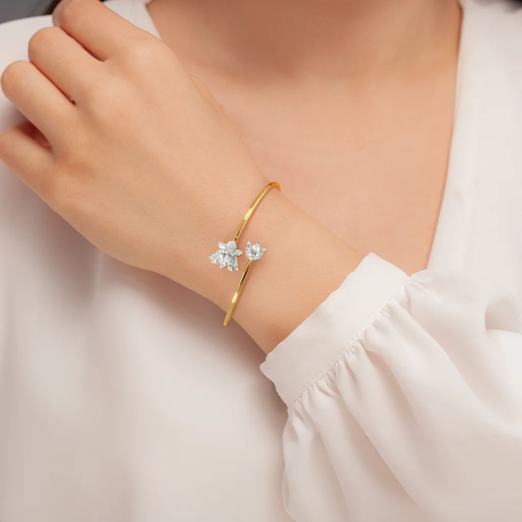 Fleuris Bangle hover