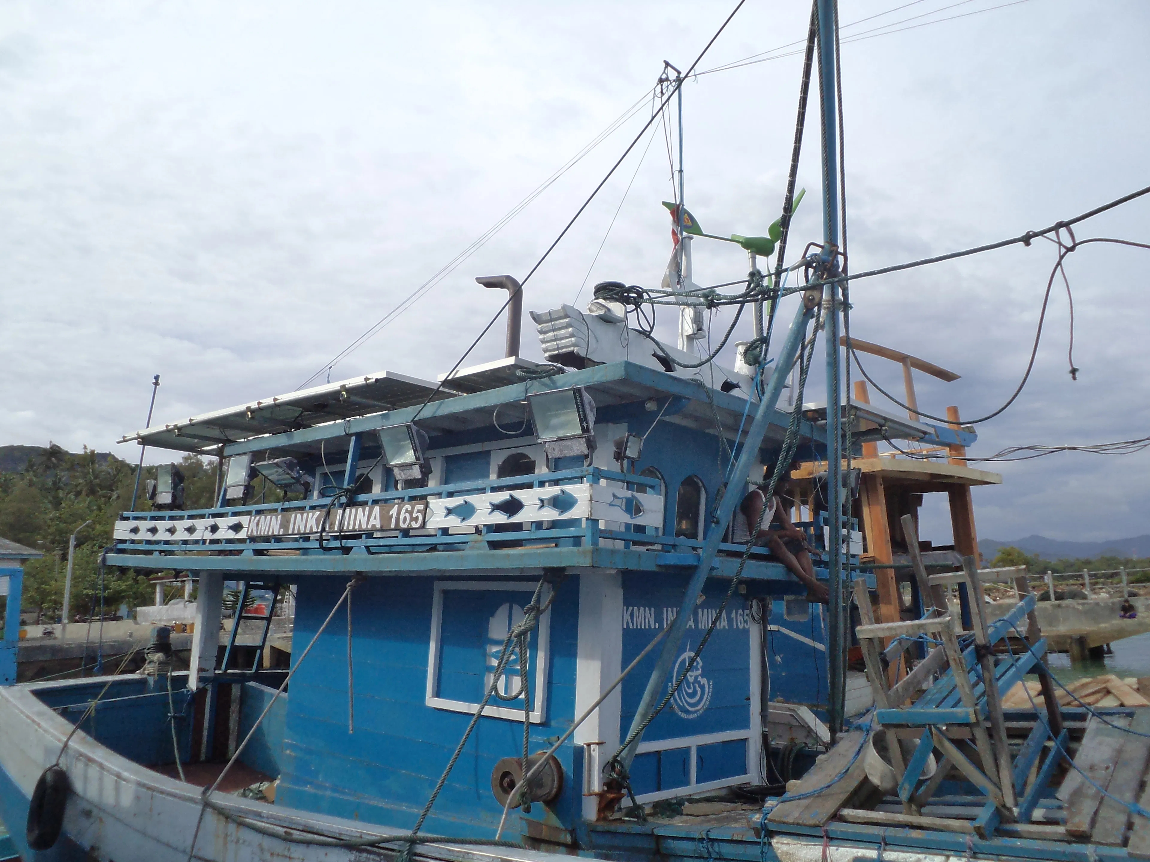 Sistem Surya-Bayu-Diesel · Karamba Jaring Apung Conoco-Phillips