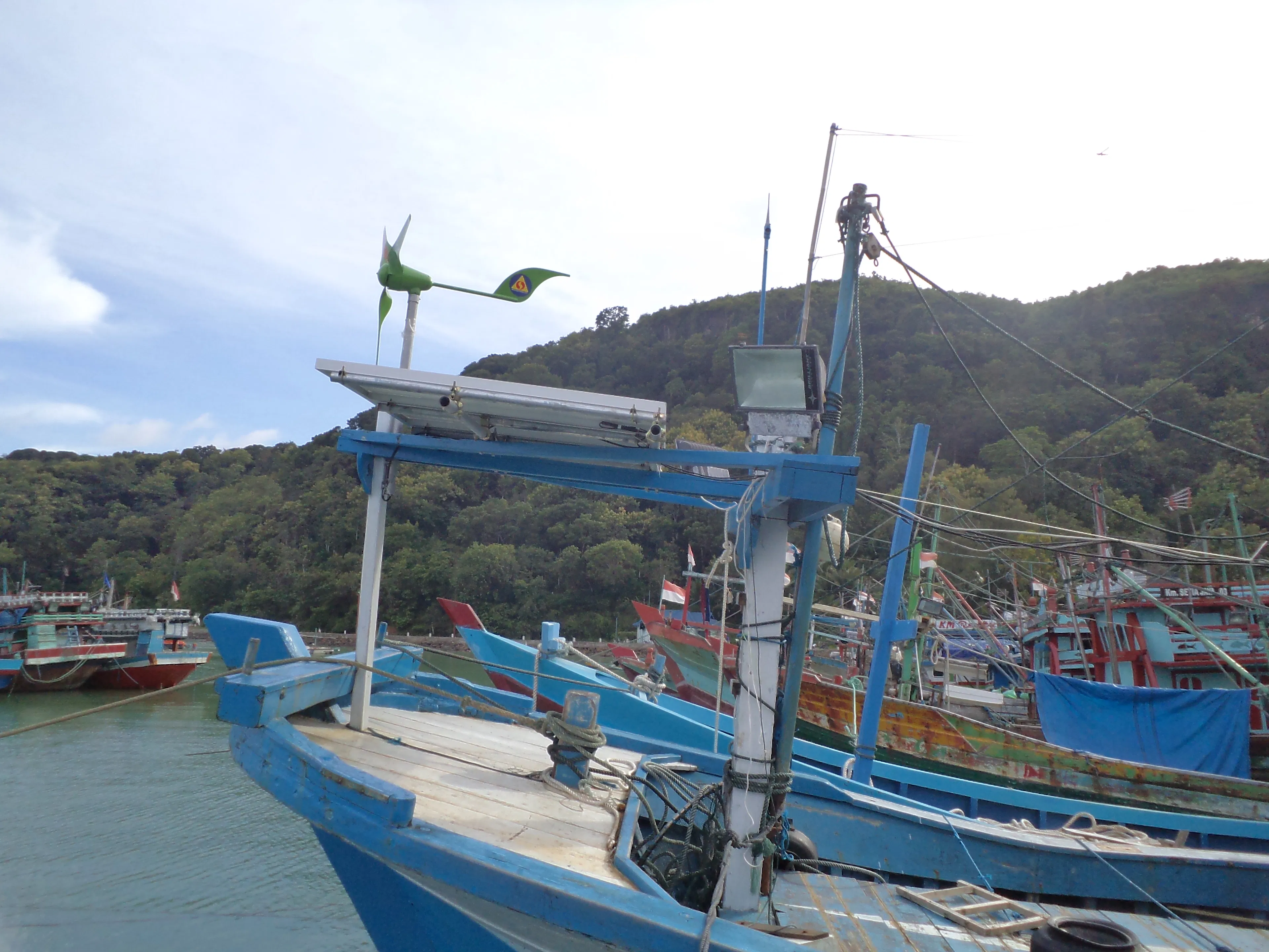 Sistem Surya-Bayu-Diesel · Karamba Jaring Apung Conoco-Phillips, foto 2