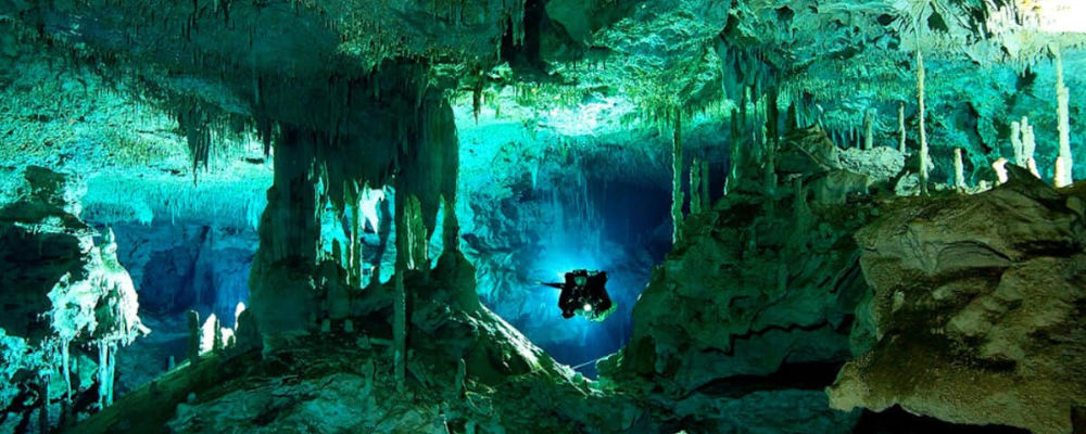 Cenote Subterráneo en Tulum