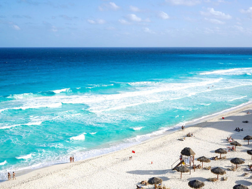 Conoce Playa Delfines en Cancún 