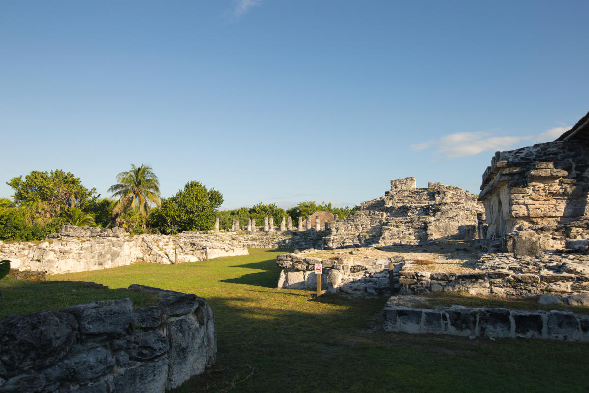 Zona Arqueológica El Rey