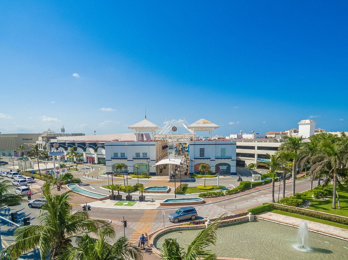 Plaza La Isla Cancun