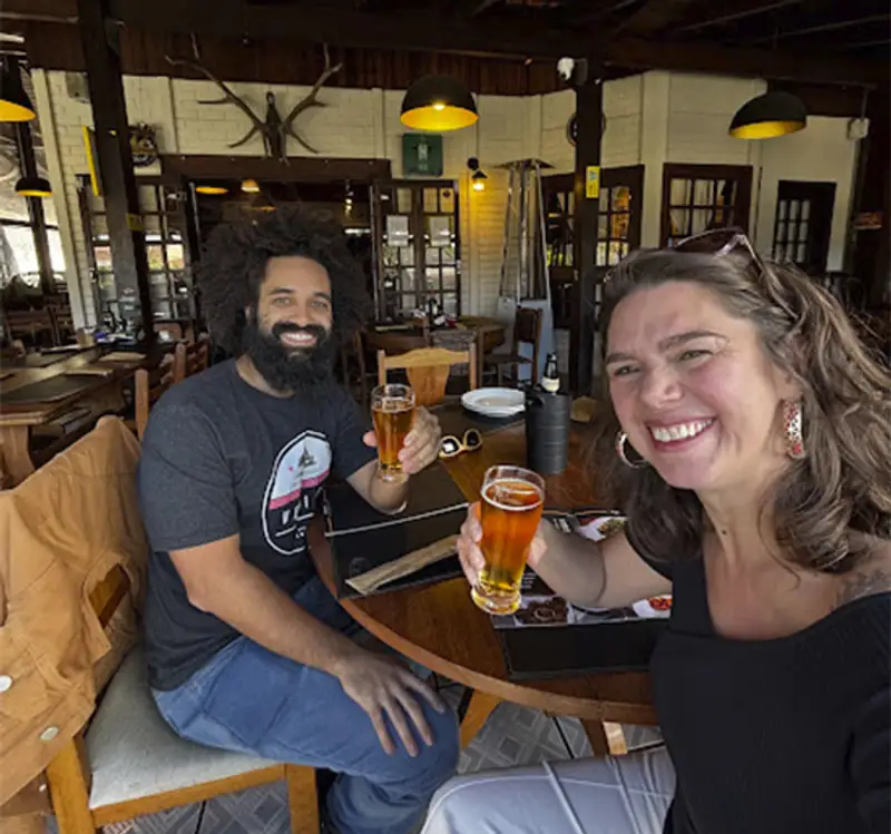 Almoço em boteco tricampeão: conheça o Schnaps Bar, premiado 3x como o melhor de Curitiba