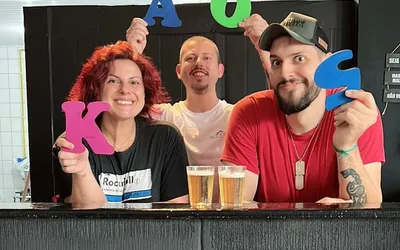 kaos-novo-bar-inaugura-com-cerveja-gelada-drink-de-praia-capeta-e-gastronomia-afetiva