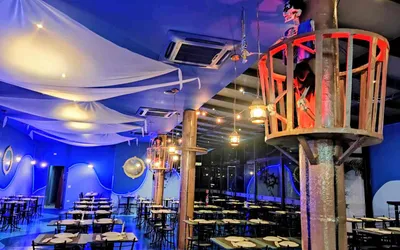 mais-de-50-sabores-de-pizza-a-vontade-e-decoracao-tematica-de-piratas